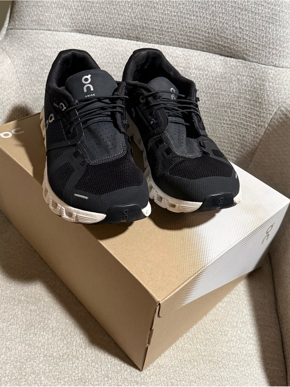 On Cloud Women’s Sneakers, Size 9.5